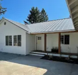 Spectacular peaceful out of town getaway only 5 miles from downtown Lake Chelan.