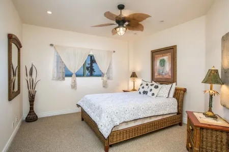 Oceanfront Air Conditioned Condo ~ Walk to Beach ~ Amazing Views