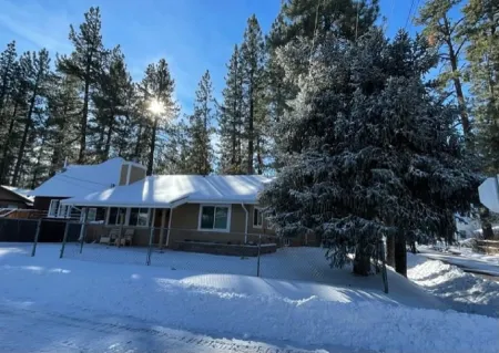 Big Bear Dream Cabin, Jacuzzi, Comfy Beds, Big TVs