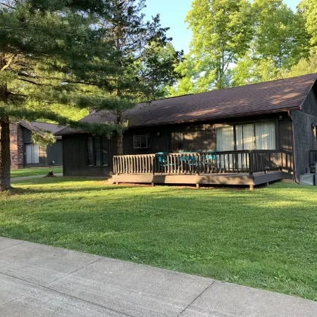 Apple Valley Lake, Pools and Beaches! Guest passes available for a fee. Отели в г. Ховард Тауншип