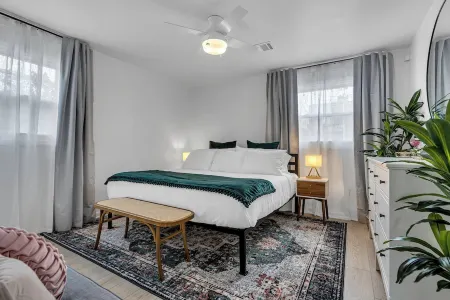 Fall for AC - Posh 3Br Near Best Dining & Casinos Отели рядом с достопримечательностью «Hard Rock Giant Guitar»