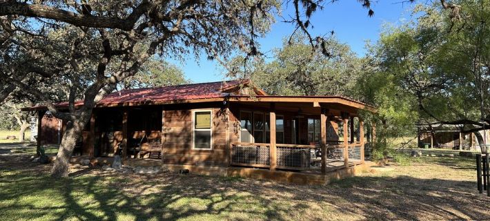 Amazing and Relaxing Private Getaway Includes "GAME-ROOM" Hotels in Real County