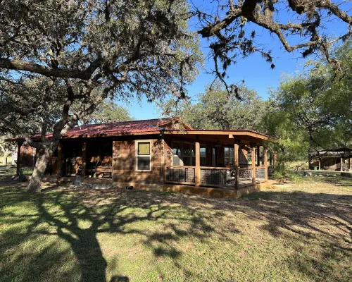 Amazing and Relaxing Private Getaway Includes "GAME-ROOM" Hotels in Real County