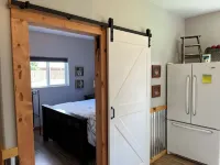 Charming farmhouse-style 1 bedroom apartment with hottub