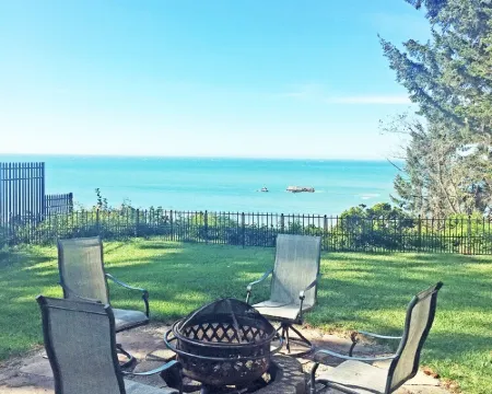Pets welcome. Great Ocean View .  Remodeled Kitchen. Fire Pit. BBQ<br>Free WiFi. Hotels in Harbor