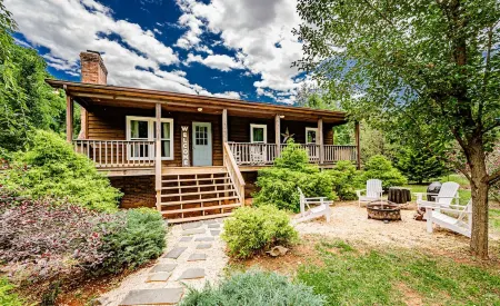 Tatum's Mtn View Retreat- SAUNA-Hiking- Unit A