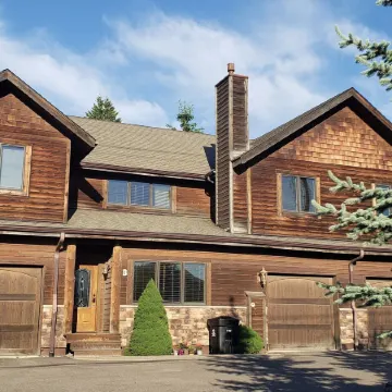 Whitefish Wonderland. Private Hot Tub - 1 mi from Downtown Whitefish.