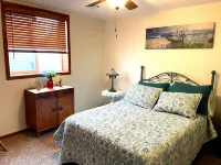 Cheerful cottage w/ fireplace. Great location for exploring the Lake Pepin area!