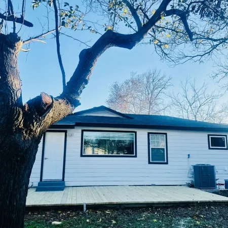 4 BR/2 BA walking distance to AT&T, Ranger Stadium, Texas Live, Six Flags