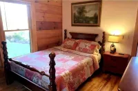 Mountain Views / Golf / Hot Tub / Cozy Cabin! Hotels near Cook's Sports