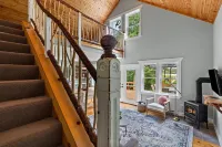 Peaceful and Cozy Modern Lakehouse Cabin on 4 acres