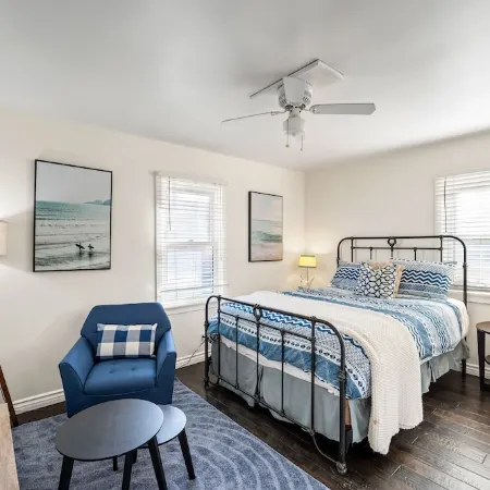Silver Surf Bungalow w/ Hot Tub - Steps from Beach