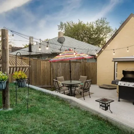 Cozy Apartment Minutes from Downtown