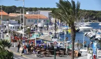 Self-catering cottage 400m from the beach, run by olive growers