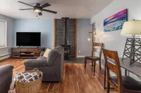 Cozy City Stay - 3bdrm near Airport