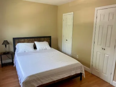 The Village - Private apartment w/ parking 5 min walking Hotel in zona Harbor Island Park