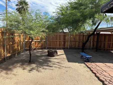 Great conveniently located home. Near mall and many restaurants. Отели рядом с достопримечательностью «Тохоно Чул | Гарденс, Галлерис, энд Бистро»