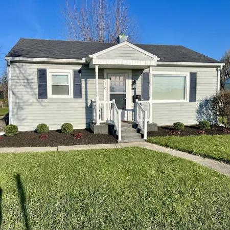 Stylish in-Town Retreat - 2 Bedroom, 1 Bathroom - Modern Comfort
