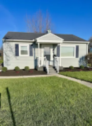 Stylish in-Town Retreat - 2 Bedroom, 1 Bathroom - Modern Comfort