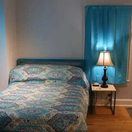 3 Bedroom, 2 Bath, Hike to Downtown, Porch, Free Wi-Fi, Wash/Dryer, and Parking Отели в г. Атенс