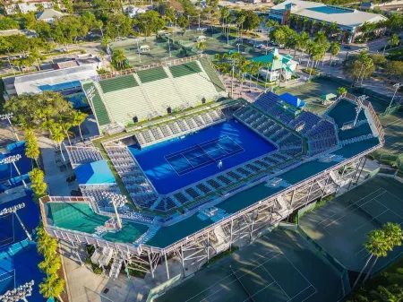 Beautiful Remodeled Pool Home in the Heart of Downtown Delray Beach! Отели в г. Делрей-Бич