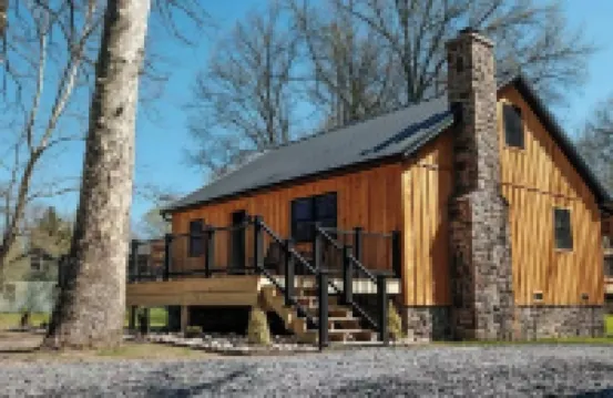 Cozy Cabin on the Creek with Hot Tub!