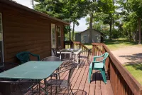 Turtle Lake Retreat: Spacious Seven-Bedroom Home -  Your Ultimate Group Getaway! - Homestays
