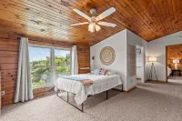 MODERN UPSCALE CABIN WITH UNOBSTRUCTED LAKE & MOUNTAIN VIEWS