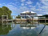 Luxury Holiday Vaca Here! Large Outdoor Space and Dock. Lg Hot Tub and Pool! - Hot Tub
