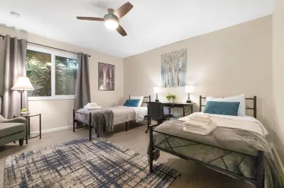 Blue Desert Inn~Family Haven near ASU/Airport ASU University Housing 주변 호텔