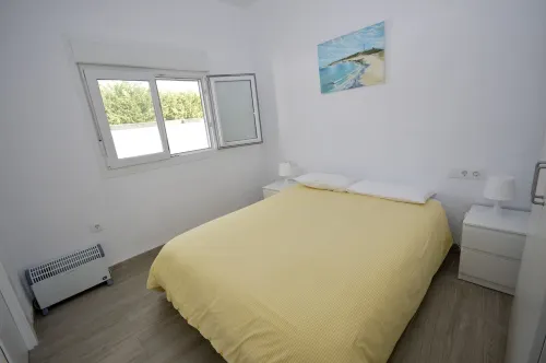 Villa in Los Caños de Meca of 600m2 plot next to the field and the beach.