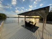Blue Cottage at Sunset Cove, Bunk room 2 story dock! Best views!