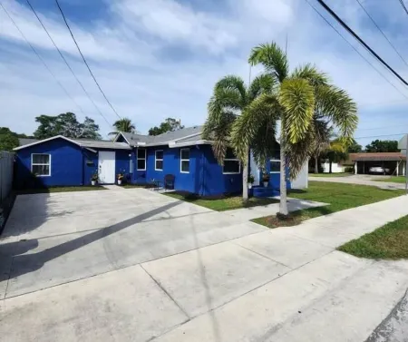 ◈ 3Bed/3Bath ◈  Heated Pool ◈ <10 Mins from Beach