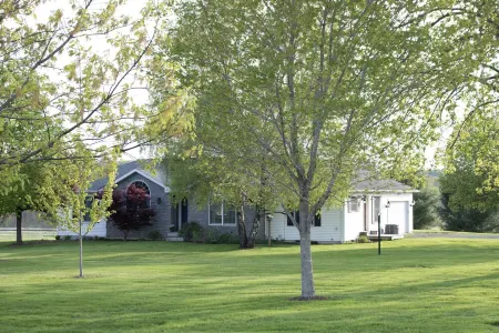 Holiday Getaway: Celebrate Dec. in Geneva & Canandaigua from Sunset Hour Cottage