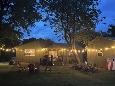 Cozy Christmas Getaway Awaits at the Green House!