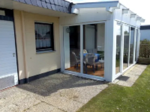 Bungalow 58 sqm, 300 m from the beach and subtropical bathing paradise, WLAN