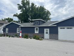 Fully Remodeled Riverfront home with private ramp and dock on Mississippi River
