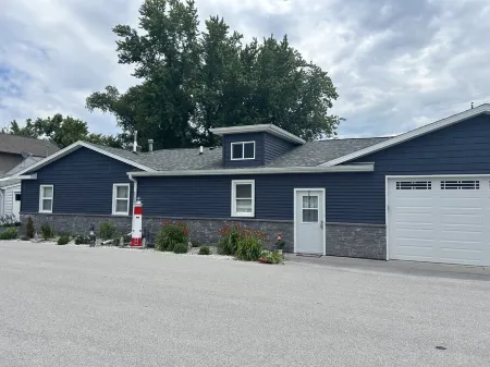 Fully Remodeled Riverfront home with private ramp and dock on Mississippi River