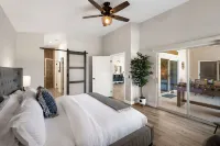 NEW! Mountain Views, Saltwater Pool&Spa, Firepit and Outdoor BBQ and bar area