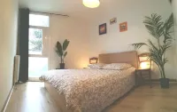Résidence du Parc des Tilleuls de LYON (4 bdrms, 82m²,free pkg, EUREXPO) Отели в г. Мезон де ла данс