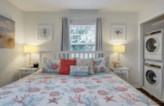 Perfect 2 BR Condo in Princeton w Parking