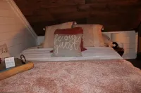 The Red Dog Chalet Couples Retreat w/ Hot Tub