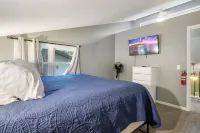 Lakefront Oasis in Eldon