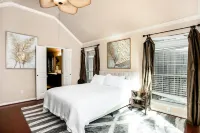 Big 5 Bed/3 Bath LUXE Home Pool Spa  West Plano My Eyelab附近的飯店
