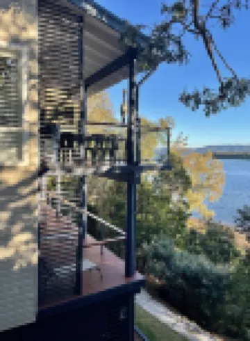 Absolute lake front - lie in bed & listen to the fish jump!