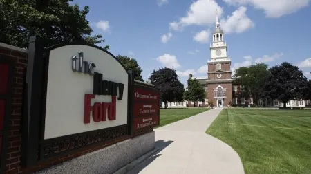 Entire home, strategic location, everything within reach. Off i94 & Southfield.