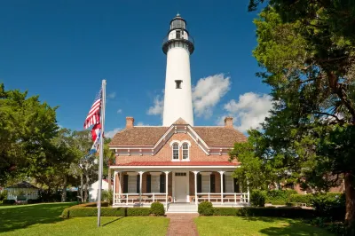 Let Coastal Comfort be yours! Near beach and village; onsite pool, free bikes! Hotels near Seaside Golf Course