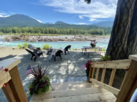 a riverfront retreat nestles on the Cowlitz River