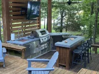 Beautiful, cozy lakehouse w/ guesthouse, amazing outdoor living & boathouse!