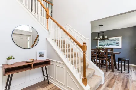 Westfield Gem! 7 Mins to Grand Park + Movie Room!